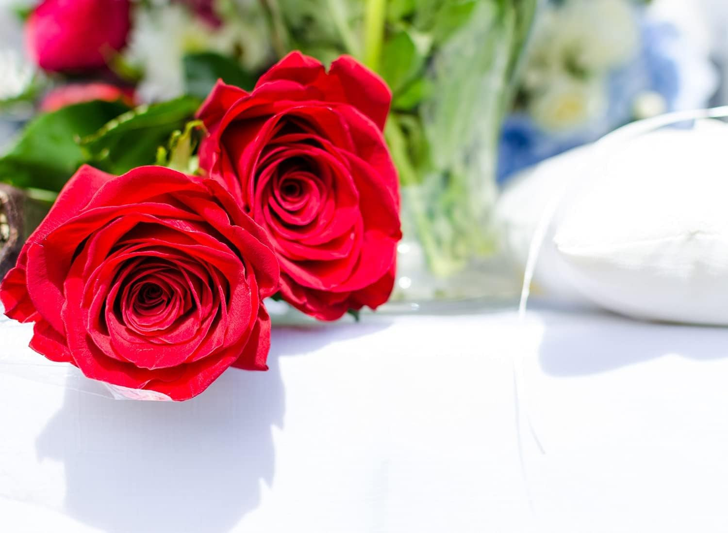 12Pcs Artificial Red Roses Flowers Silk Realistic Roses with Long Stems Fake Roses in Bulk for DIY Wedding Party Home Decoration(Red)